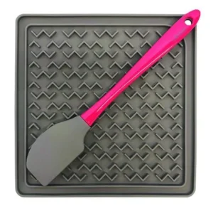 Silicone Therapeutic Licking Mat with Silicone Spatula - Pet Home | The Perfect Pet Supplies Shopping Experience